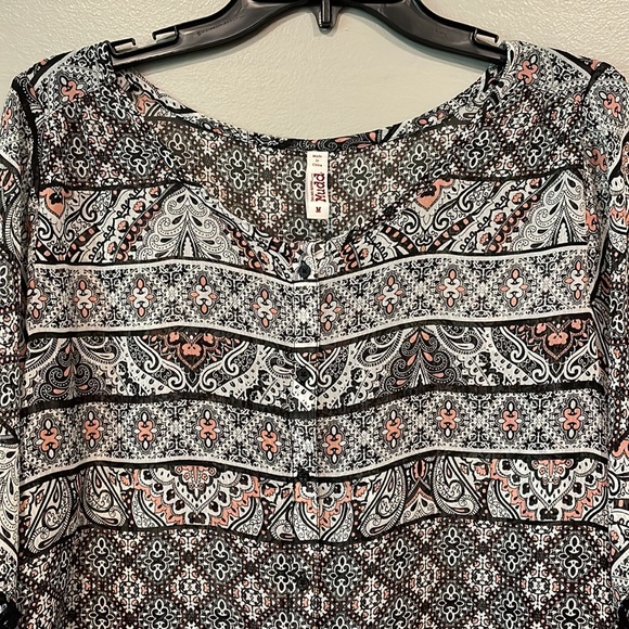 Mudd sheer blouse - Picture 2 of 9